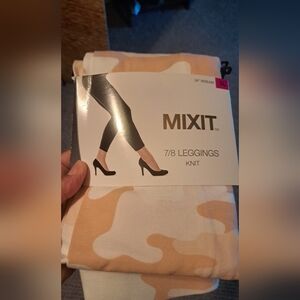 Mixit 7/8 Leggings in Pink and White